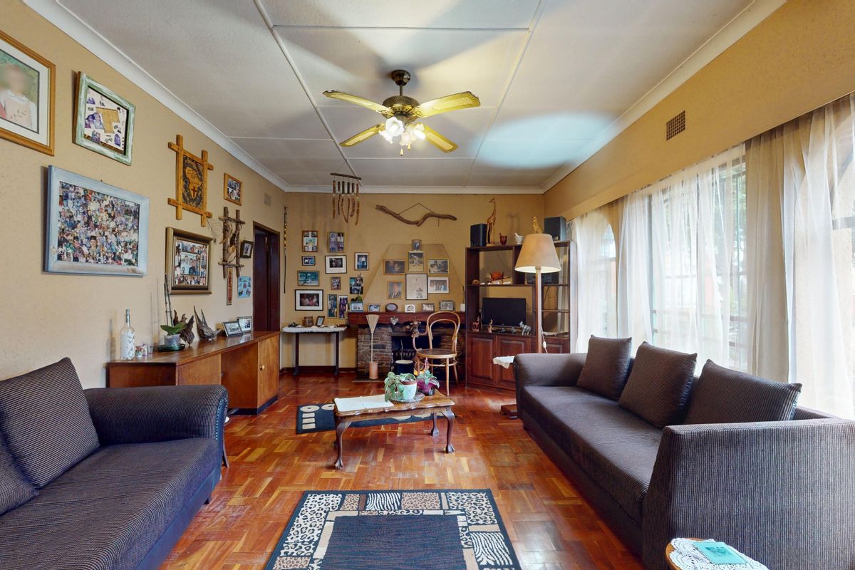 3 Bedroom House with Large Garden For Sale in Sunnyridge - Photo 2