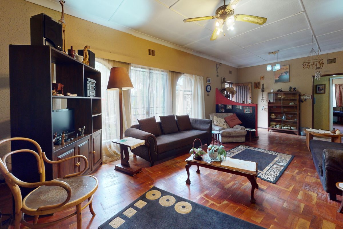 3 Bedroom House with Large Garden For Sale in Sunnyridge - Photo 3