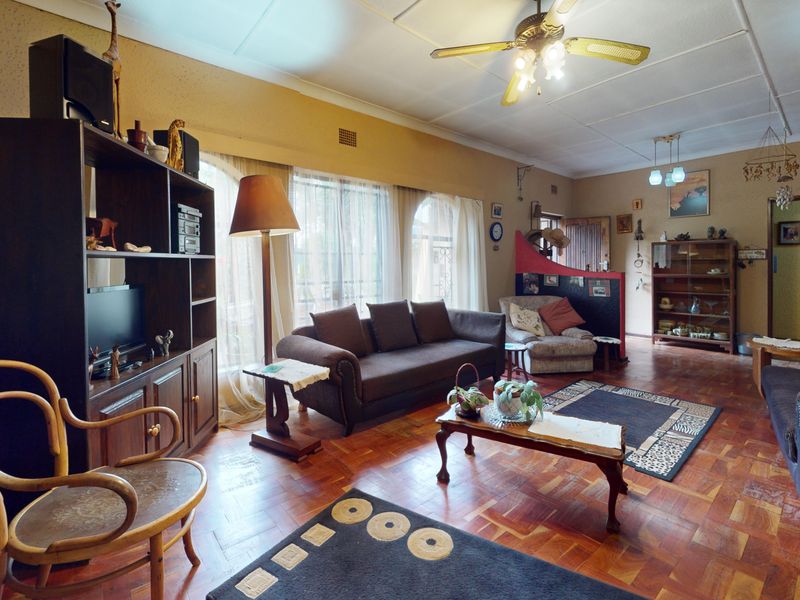 3 Bedroom House with Large Garden For Sale in Sunnyridge - Photo 3