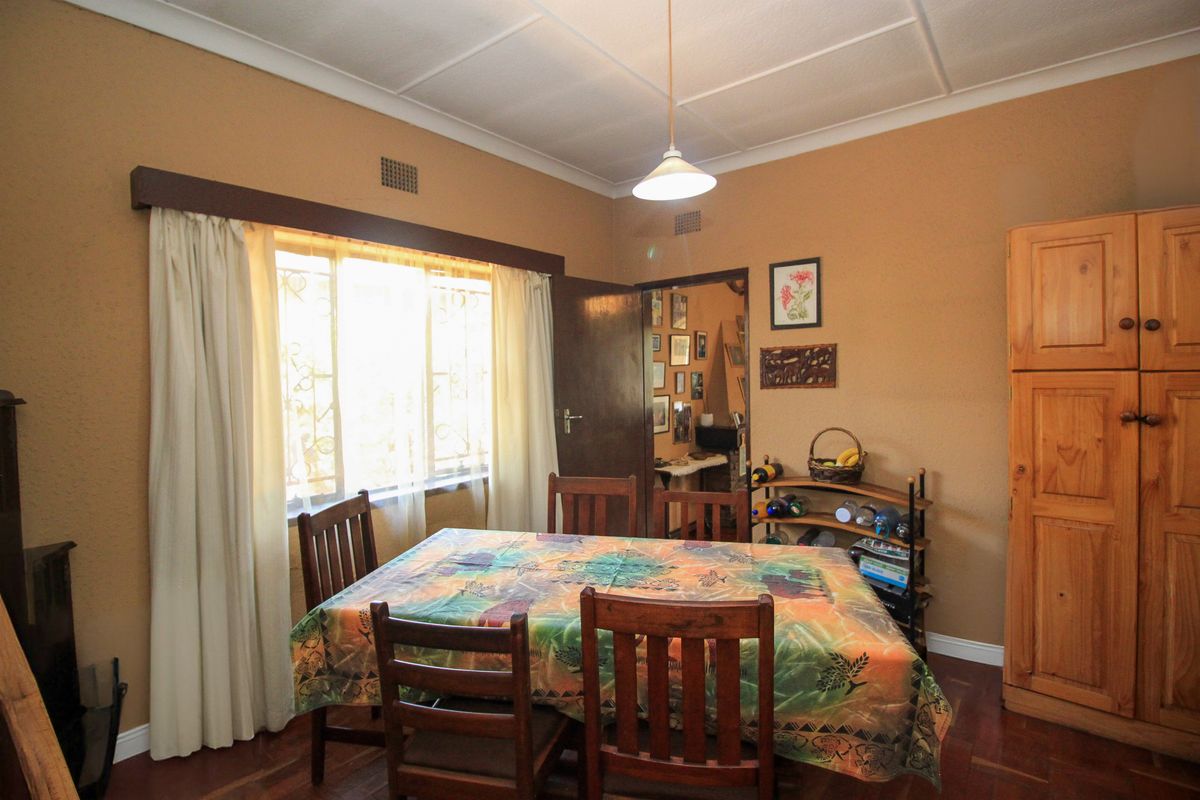 3 Bedroom Family Home with Large Garden For Sale in Sunnyridge - Photo 3