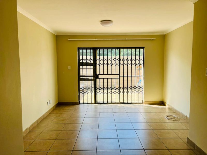 Modern 2-bedroom townhouse available for rent in Tasbet Park, Witbank. - Photo 3