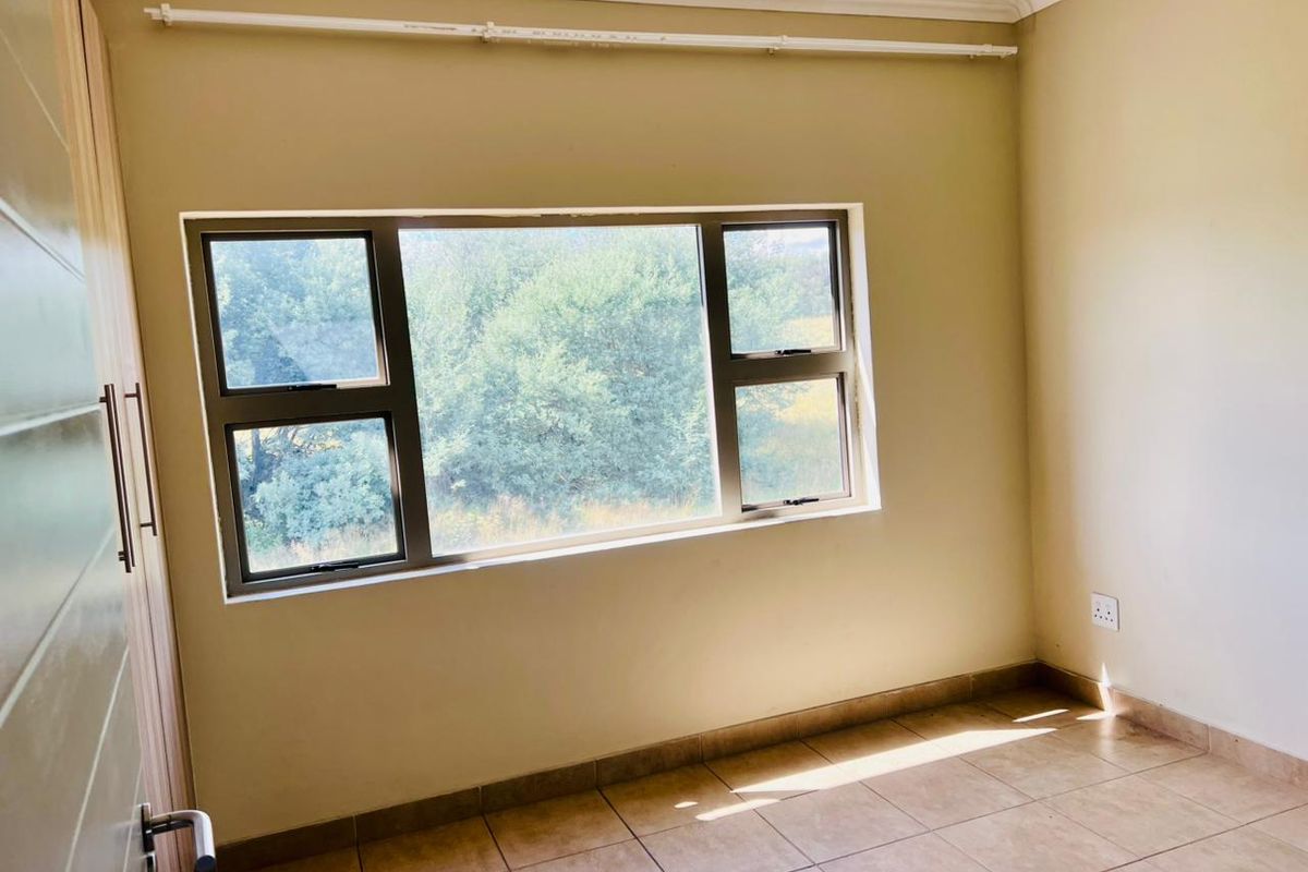 Modern 2-bedroom townhouse available for rent in Tasbet Park, Witbank. - Photo 4