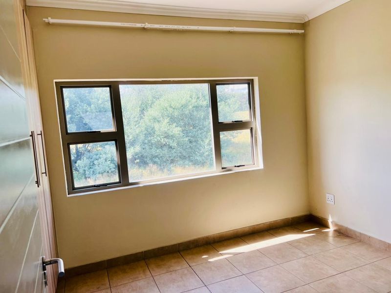 Modern 2-bedroom townhouse available for rent in Tasbet Park, Witbank. - Photo 4