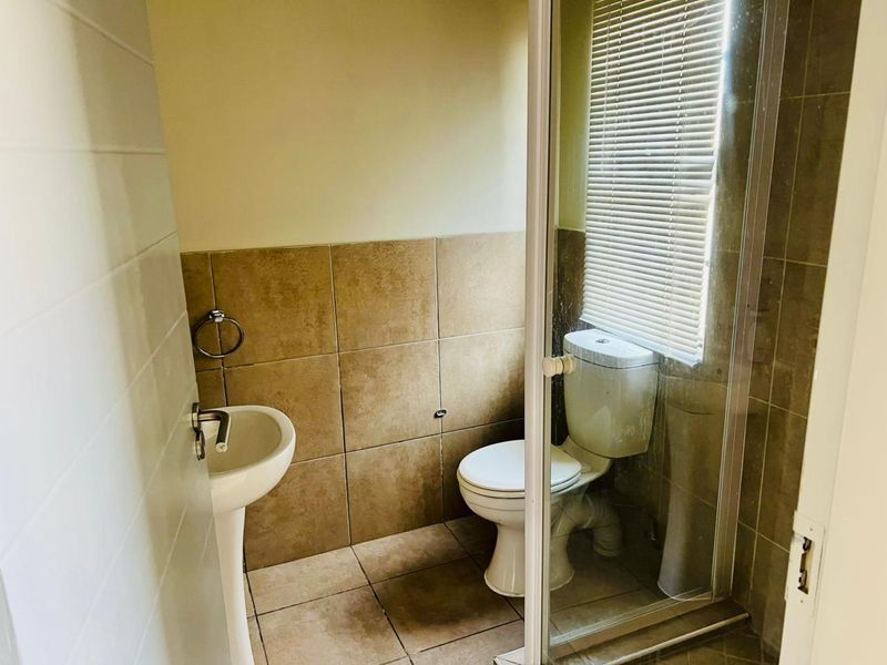 Modern 2-bedroom townhouse available for rent in Tasbet Park, Witbank. - Photo 7