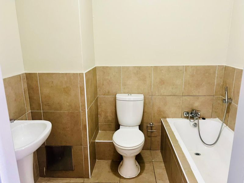 Modern 2-bedroom townhouse available for rent in Tasbet Park, Witbank. - Photo 6