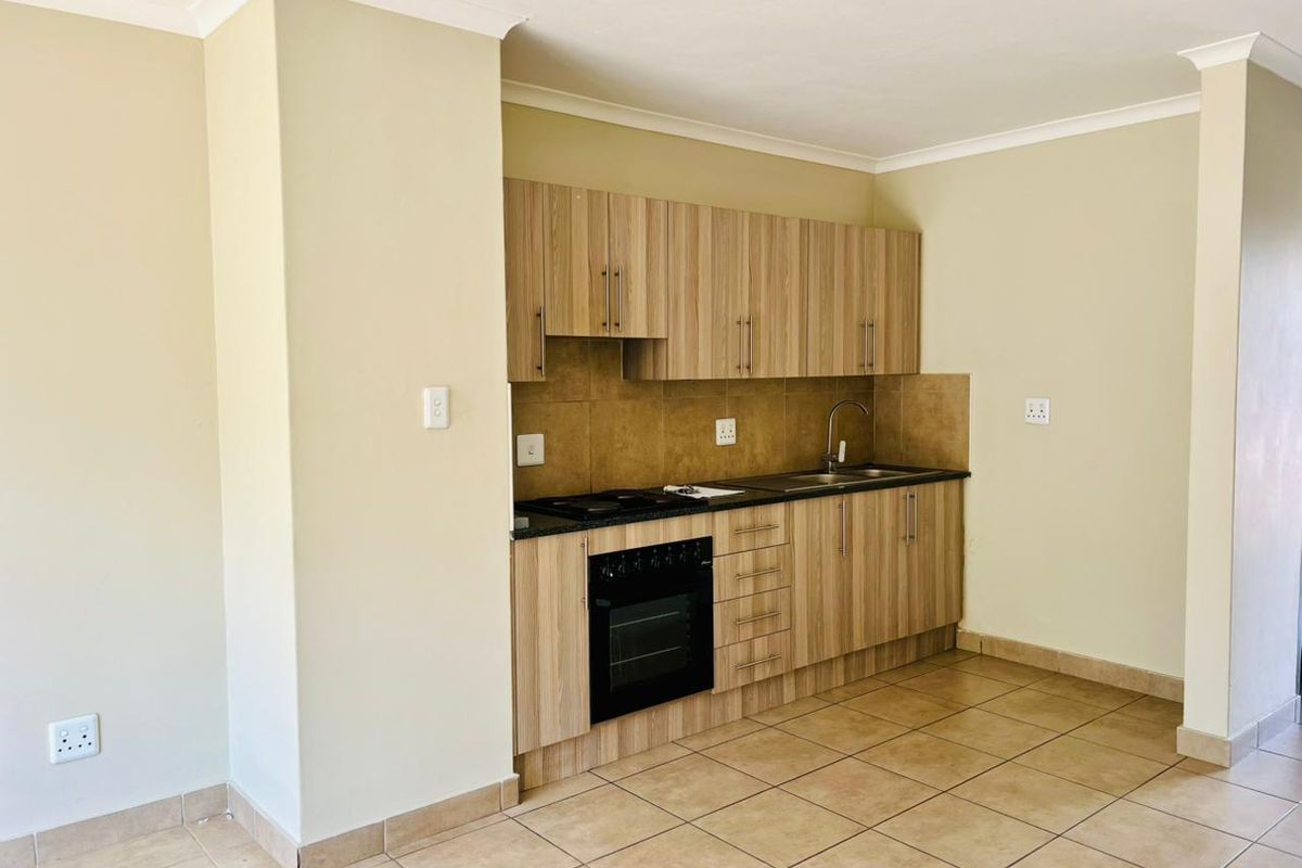 Modern 2-bedroom townhouse available for rent in Tasbet Park, Witbank. - Photo 2