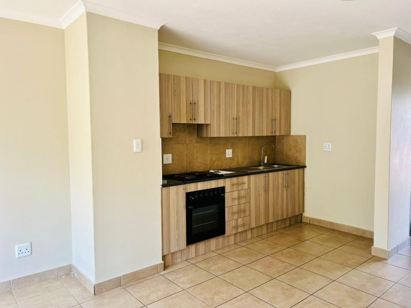 Modern 2-bedroom townhouse available for rent in Tasbet Park, Witbank. - Photo 2