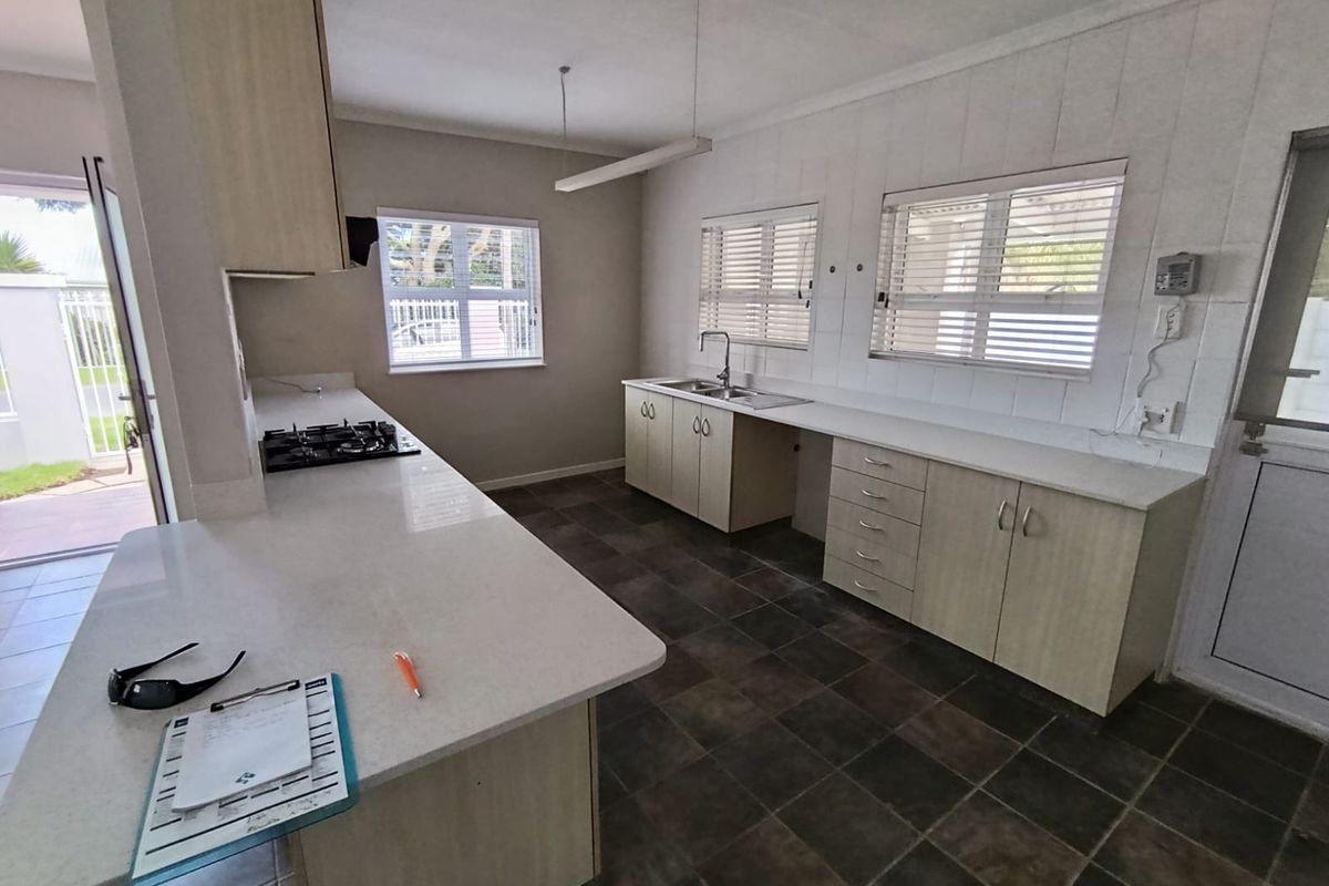 Beautifully renovated home in the heart of Onrus - Photo 5