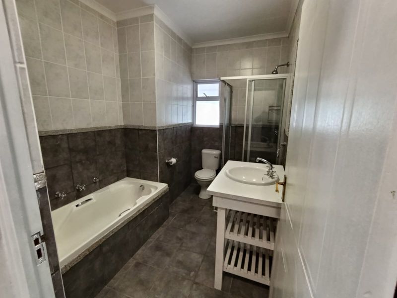 Beautifully renovated home in the heart of Onrus - Photo 10