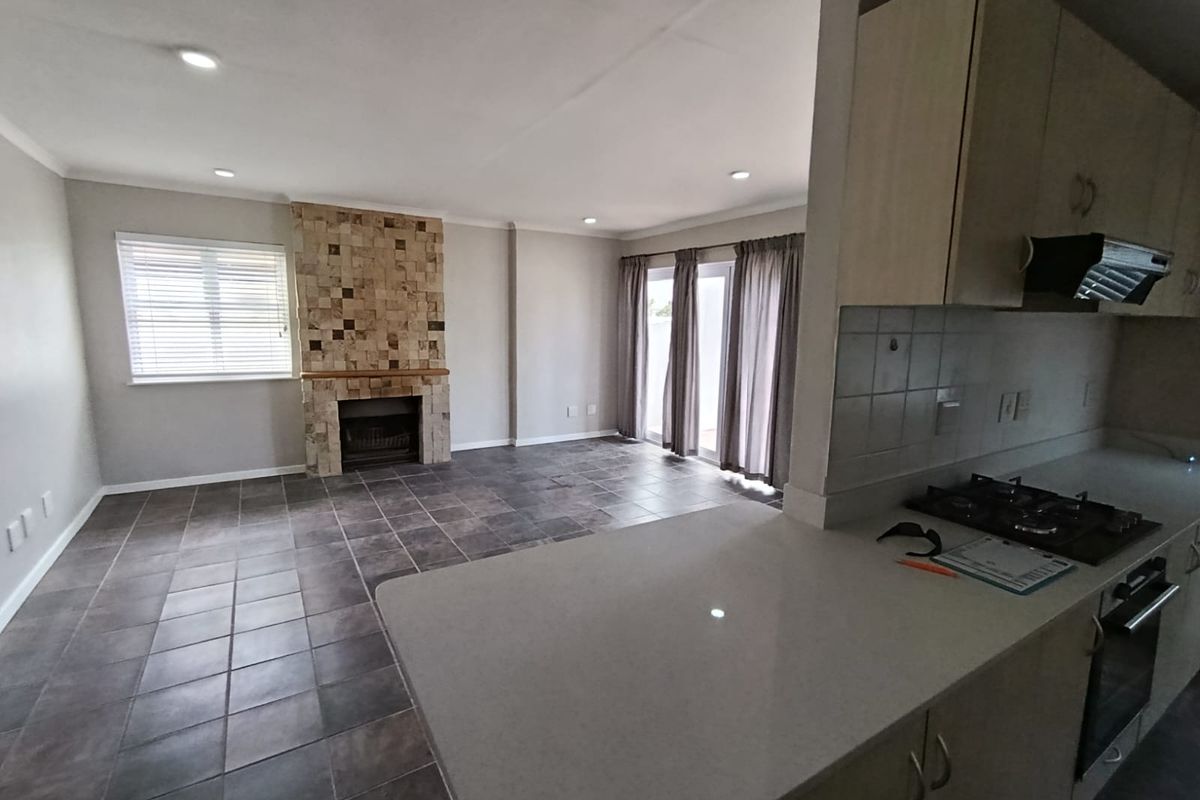 Beautifully renovated home in the heart of Onrus - Photo 2