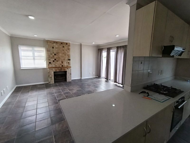 Beautifully renovated home in the heart of Onrus - Photo 2