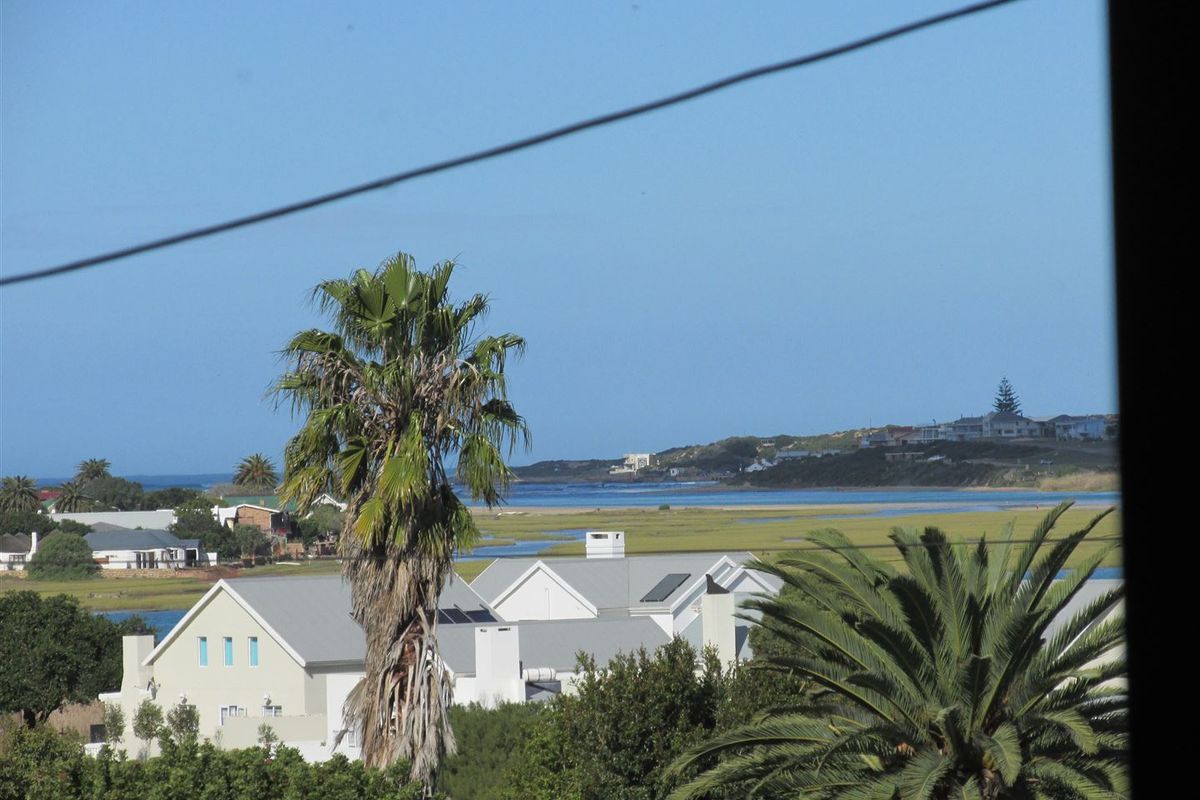 Double the Potential! 1649m2 Stand with Existing Home & Approved Building Plans for Second Dwelling - Photo 3