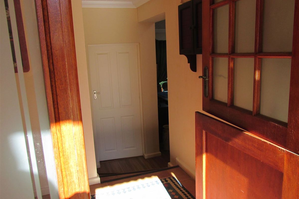 Double the Potential! 1649m2 Stand with Existing Home & Approved Building Plans for Second Dwelling - Photo 5