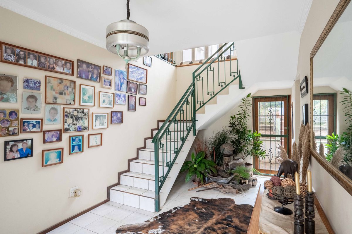 Coastal Home with Sea Views & Pool in Widenham - Photo 5