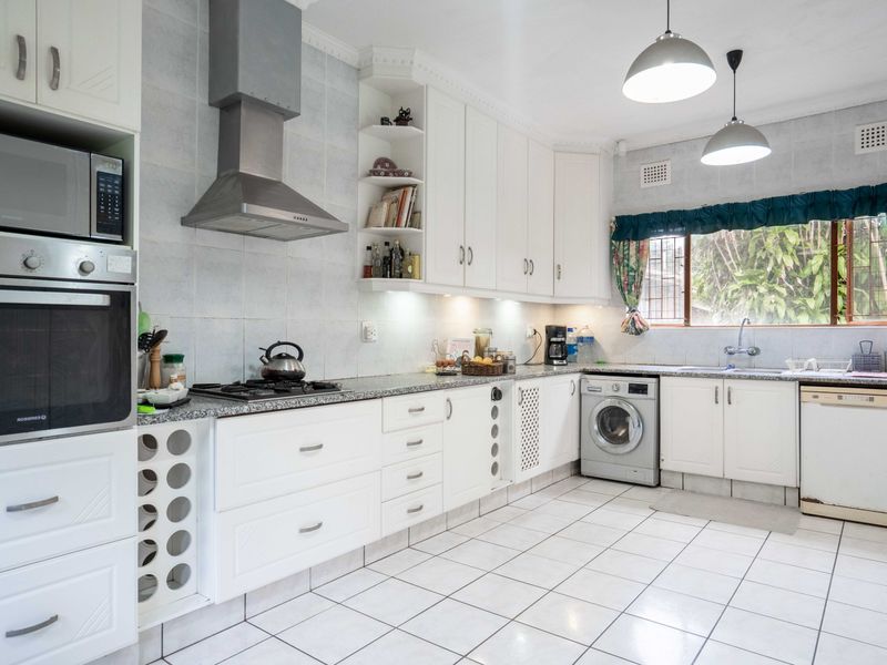 Coastal Home with Sea Views & Pool in Widenham - Photo 4