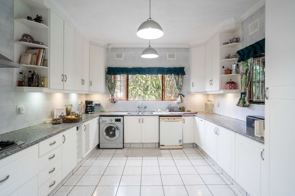 Coastal Home with Sea Views & Pool in Widenham - Photo 3
