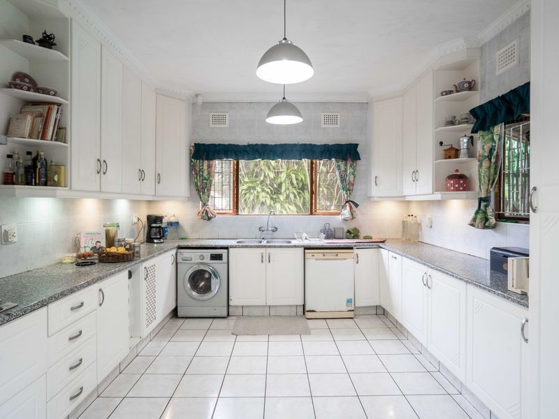 Coastal Home with Sea Views & Pool in Widenham - Photo 3