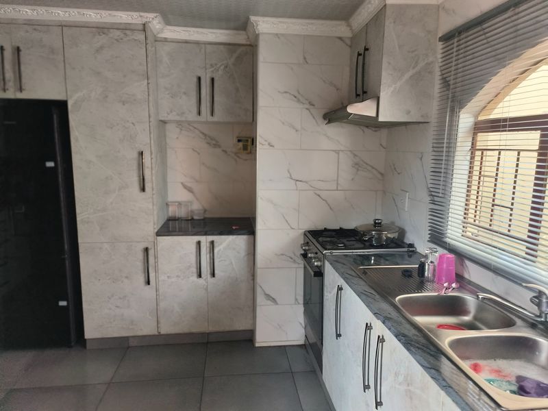 TO RENT 2-Bedroom House with Flatlet in Ikageng - Photo 7