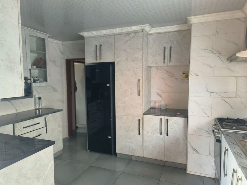 TO RENT 2-Bedroom House with Flatlet in Ikageng - Photo 6