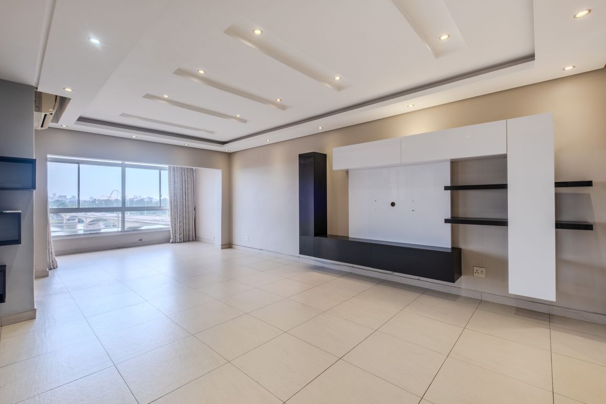 Fantastic views and exceptional value in a sought-after complex - Photo 5