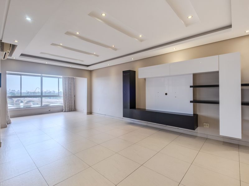 Fantastic views and exceptional value in a sought-after complex - Photo 5