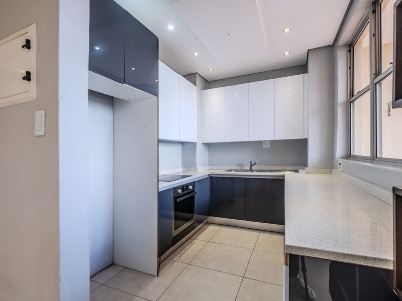 Fantastic views and exceptional value in a sought-after complex - Photo 7