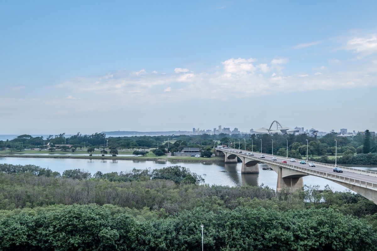 Fantastic views and exceptional value in a sought-after complex - Photo 3