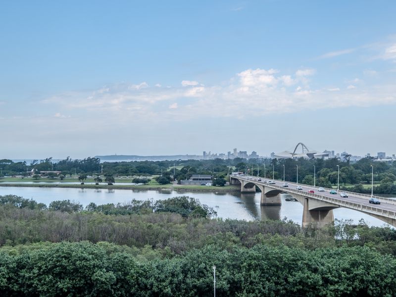 Fantastic views and exceptional value in a sought-after complex - Photo 3