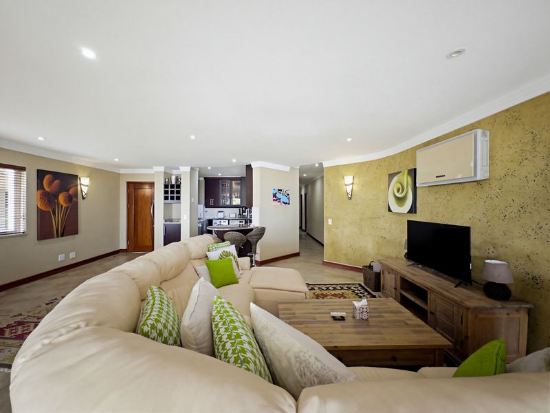 Stunning Private Position - Photo 7