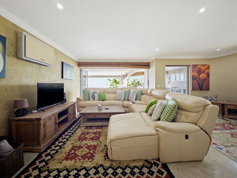 Stunning Private Position - Photo 8