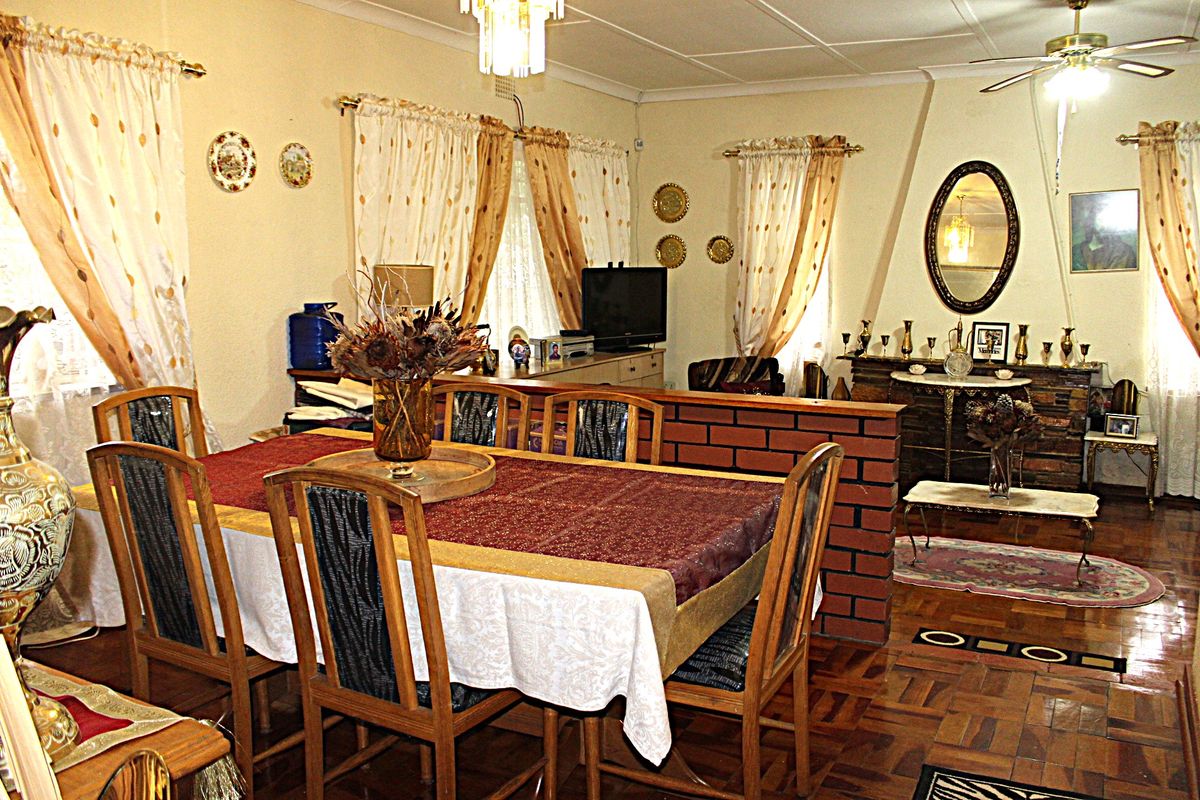 Immaculate Family Home - Photo 4