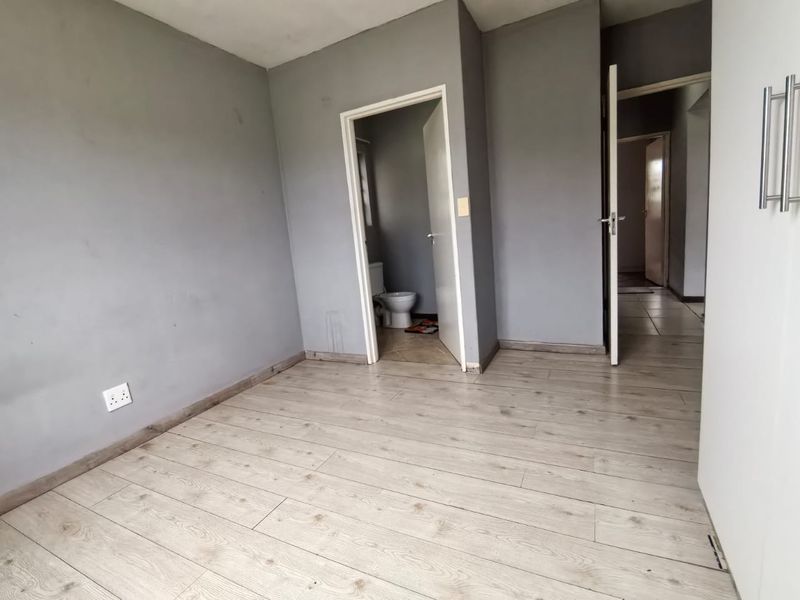 Fantastic Ground floor unit. - Photo 8