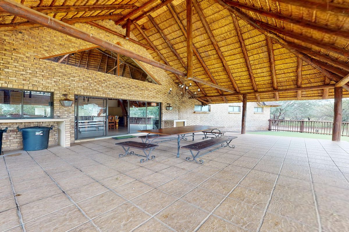 Escape to the Zebula Bushveld: A Luxurious Rustic Retreat Accommodating 14 Guests - Photo 5