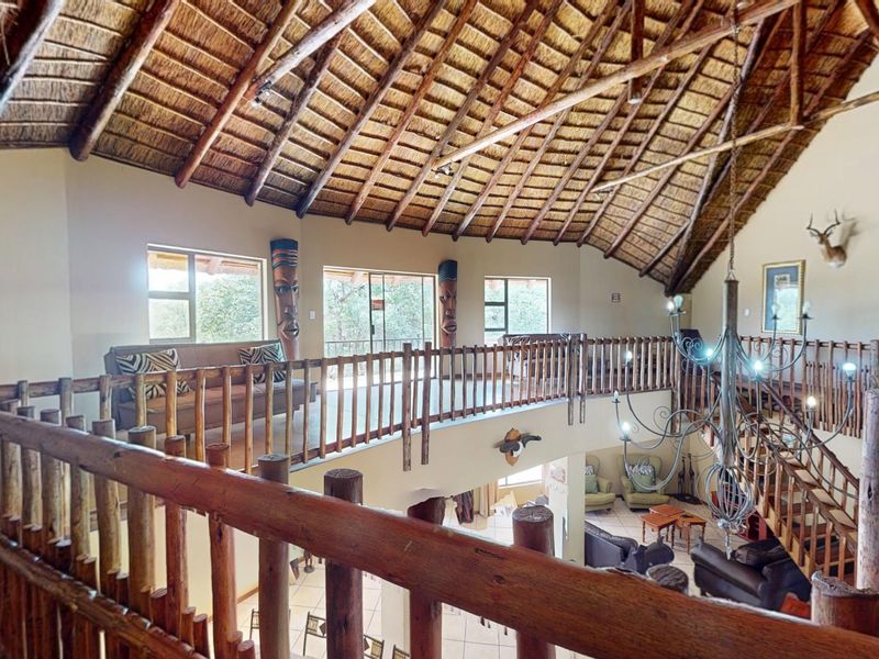 Escape to the Zebula Bushveld: A Luxurious Rustic Retreat Accommodating 14 Guests - Photo 10