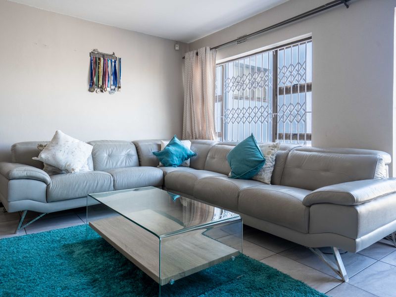 Luxury Non-Distressed Auction in Amanzimtoti - Bidding to start from R1 250 000 upwards!! - Photo 4