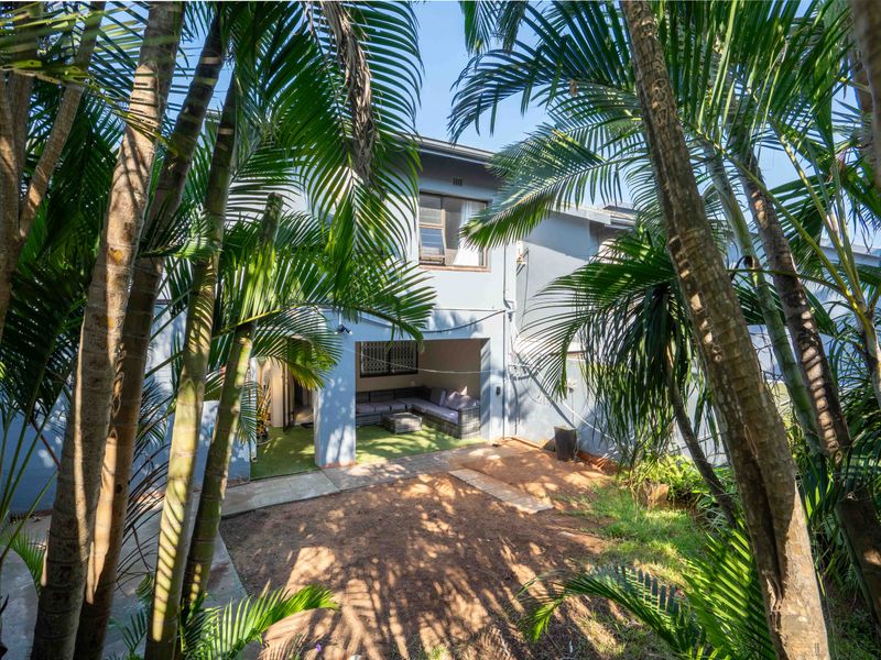 Luxury Non-Distressed Auction in Amanzimtoti - Bidding to start from R1 250 000 upwards!! - Photo 1