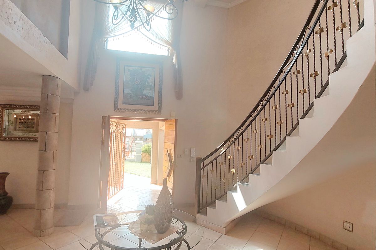 Stunning and spacious, a must see! - Photo 4