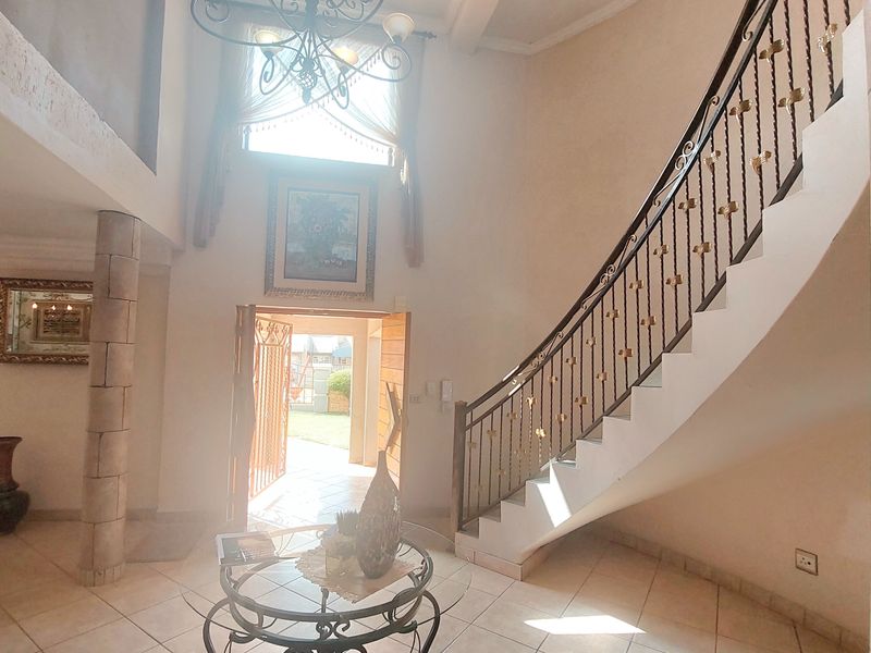 Stunning and spacious, a must see! - Photo 4