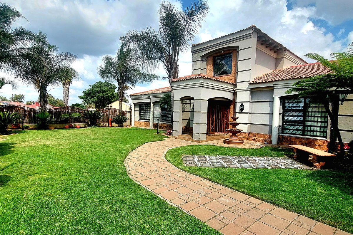 Stunning and spacious, a must see! - Photo 2