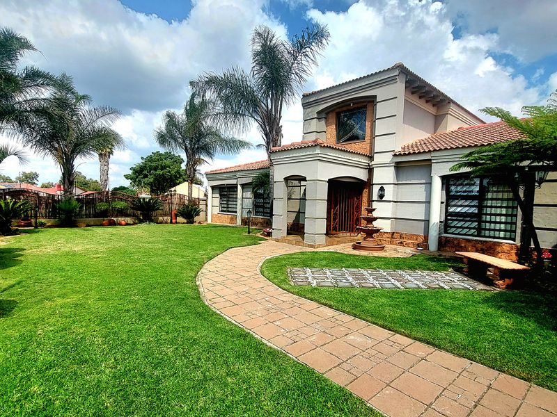 Stunning and spacious, a must see! - Photo 2