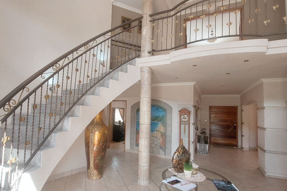 Stunning and spacious, a must see! - Photo 3