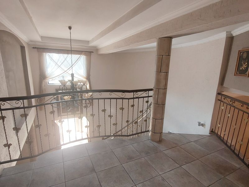 Stunning and spacious, a must see! - Photo 10