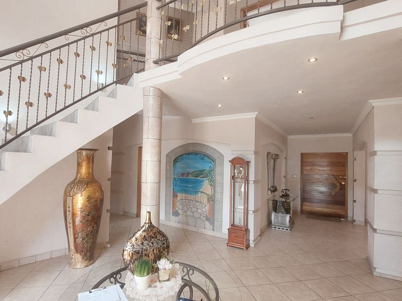 Stunning and spacious, a must see! - Photo 9