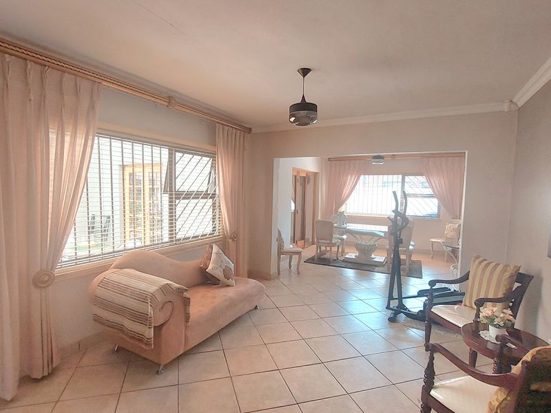 Stunning and spacious, a must see! - Photo 6