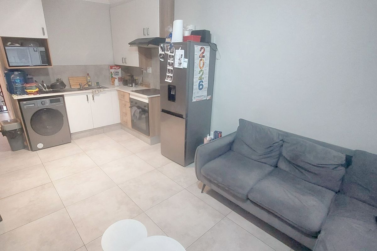 Modern and move in ready! - Photo 3