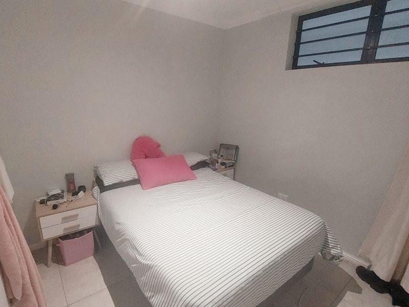 Modern and move in ready! - Photo 8