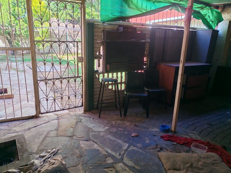 4 Bedroom House for sale in Sasolburg Ext 15 - Photo 3