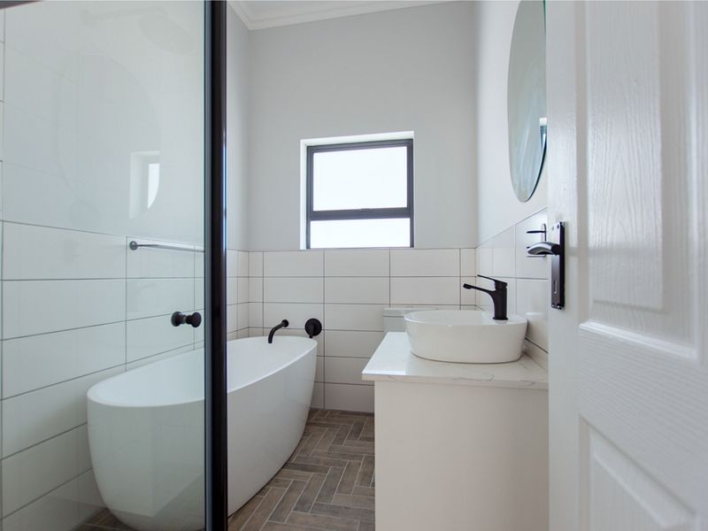 3 Bedroom House for Sale in Shelley Point in St Helena bay - Photo 5