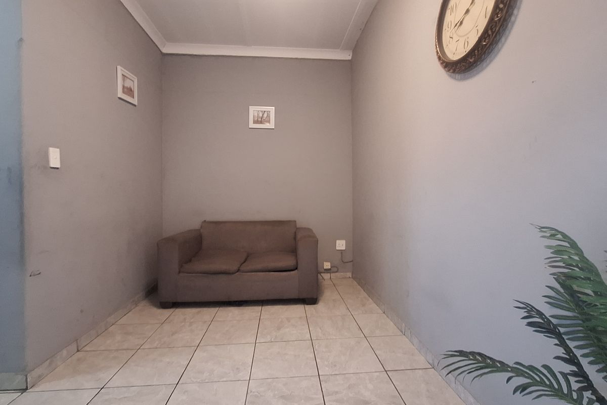 Great-yield investment flat in prime location - Photo 4