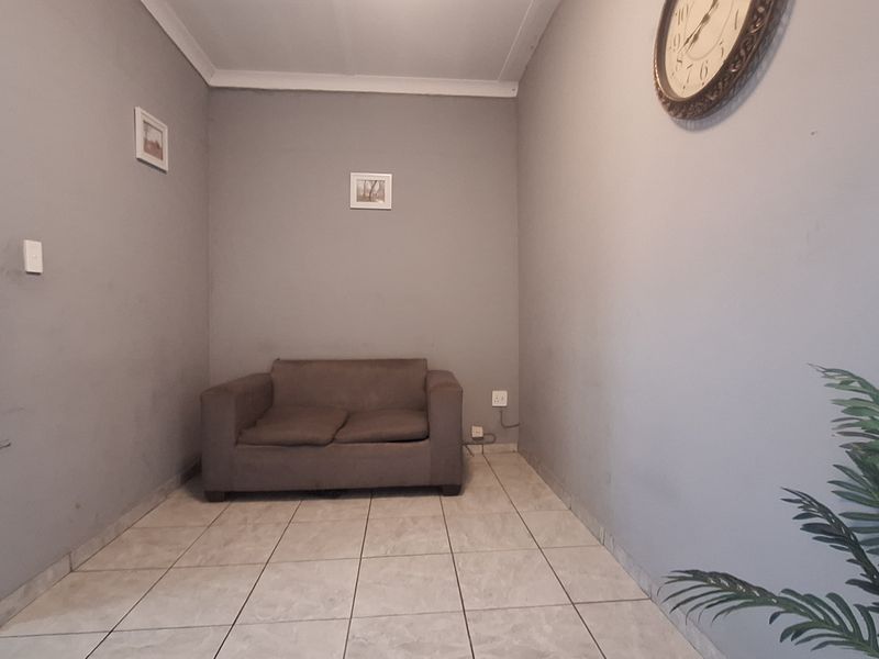 Great-yield investment flat in prime location - Photo 4